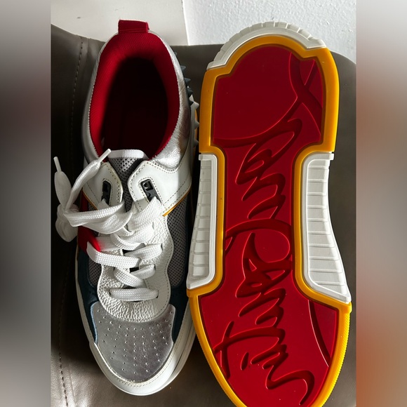 never worn - needs to go - Picture 2 of 3